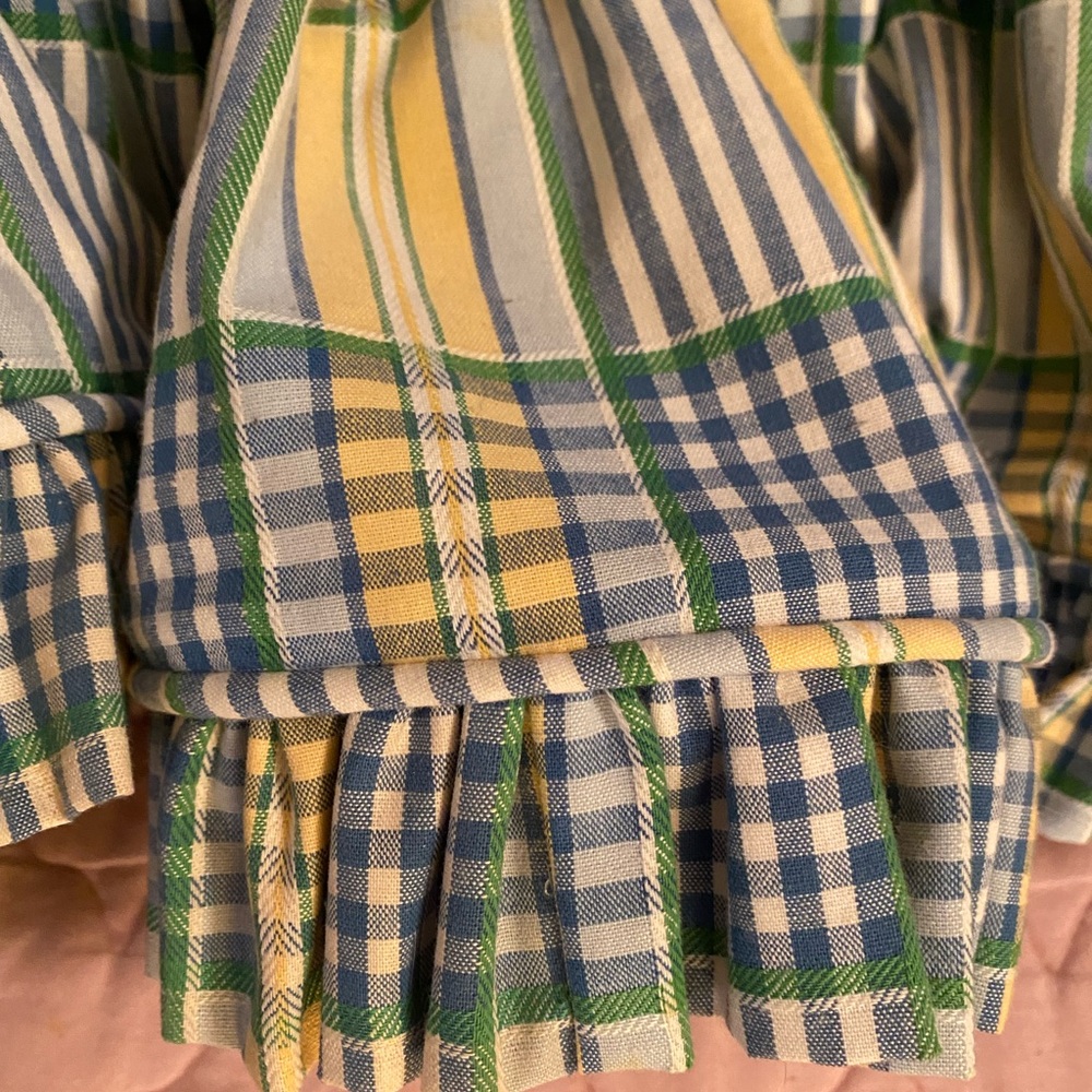 Plaid Ruffled Valance - Picture 6 of 8